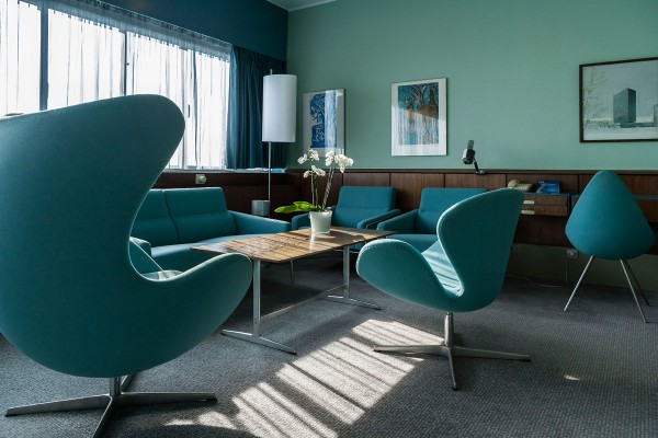 De Arne Jacobsen suite in het hotel. Hoeveel ontwerpen van hem spot jij?