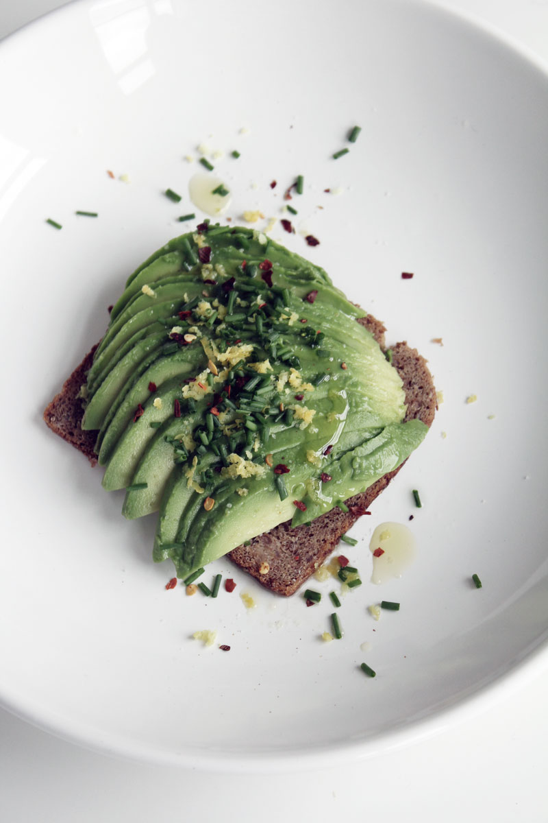 roggebrood met avocado